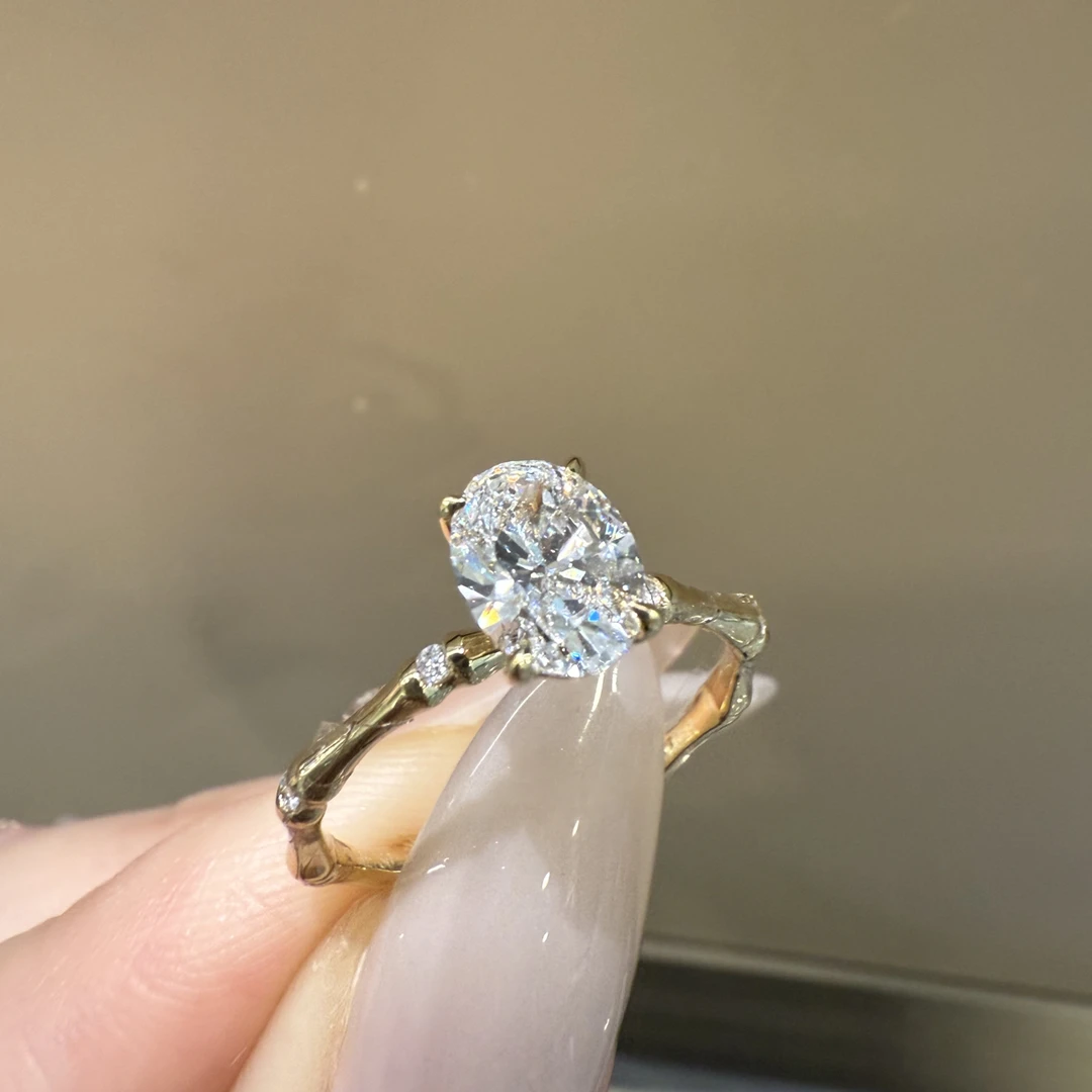 实验室培育钻石18k 培育钻石 k黄椭圆竹节