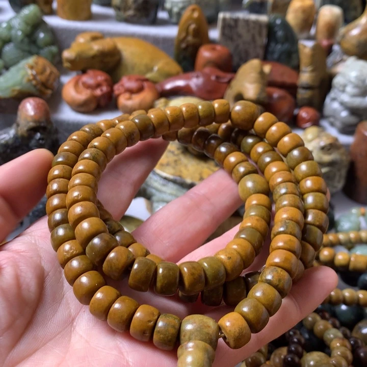 未镶嵌岫岩河磨玉（透闪石质玉）把件