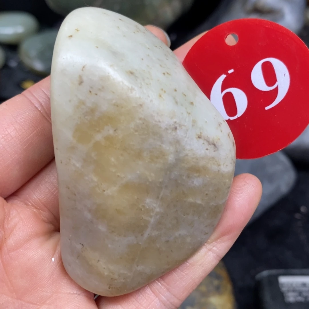 颈饰未镶嵌和田玉（糖玉）