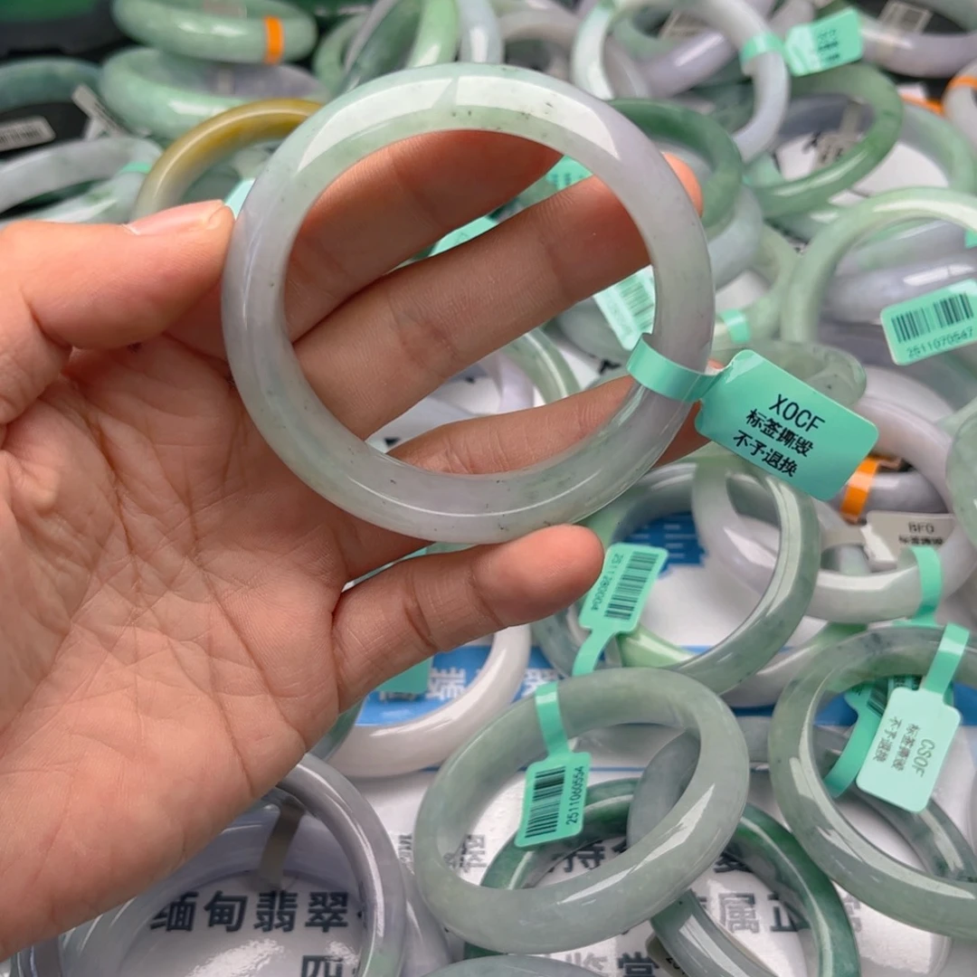 未镶嵌手镯翡翠585960。135