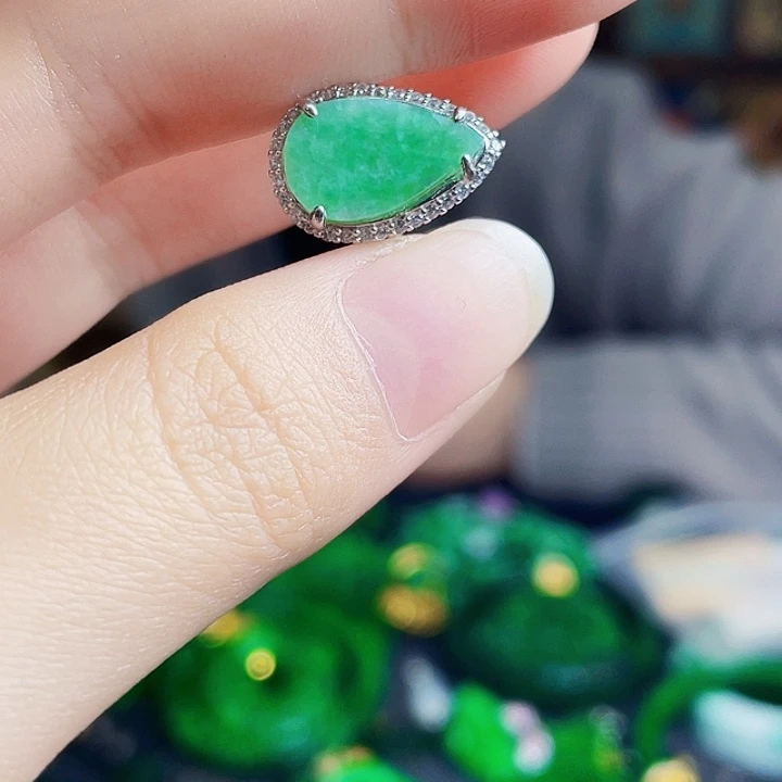 翡翠银S925镶嵌颈饰多样性