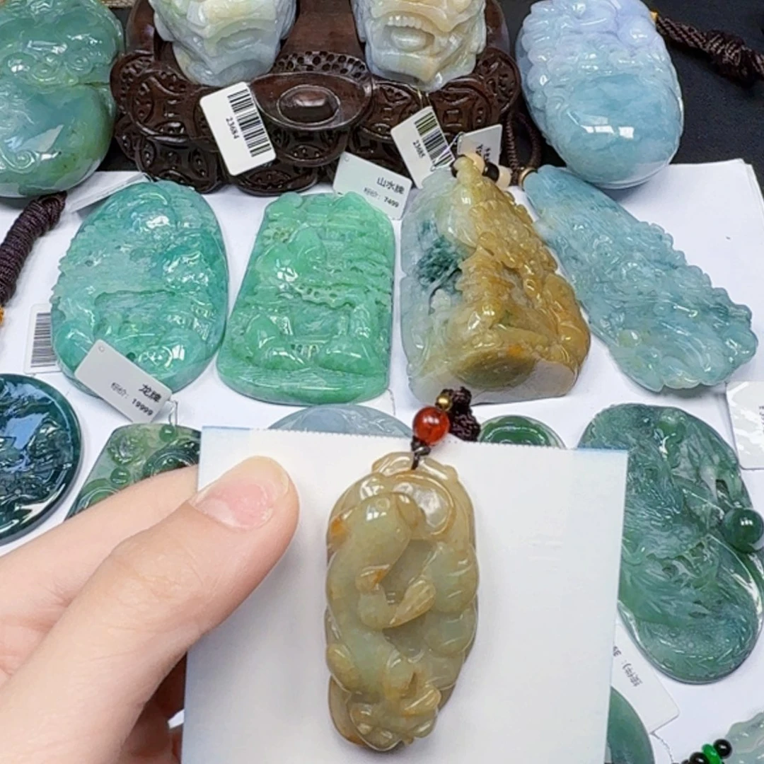 翡翠未镶嵌颈饰翡翠