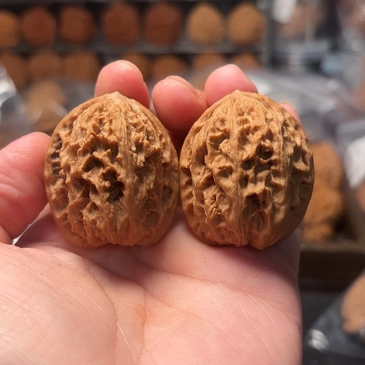 1文玩核桃粗筋虎37-523