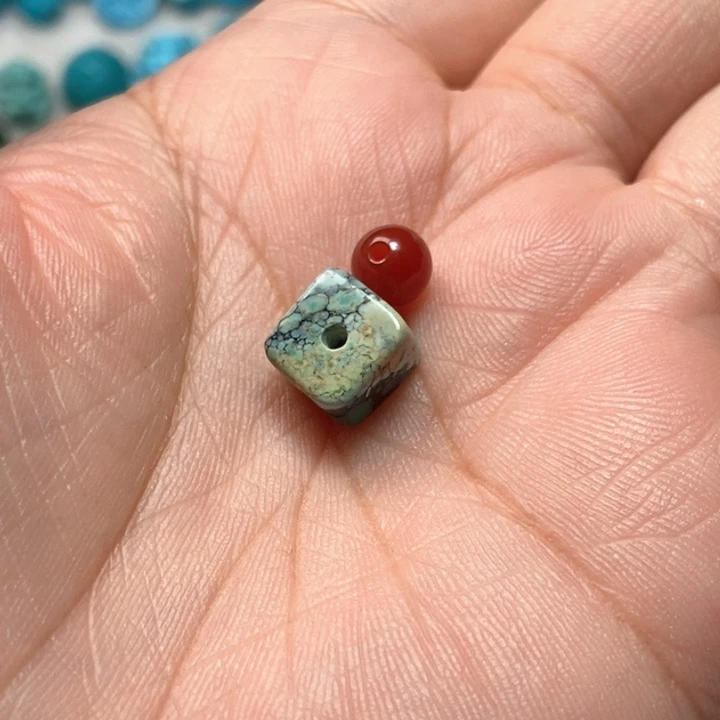 颈饰未镶嵌南红玛瑙