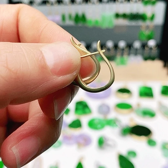 翡翠18K金镶嵌颈饰洋**檍挂件