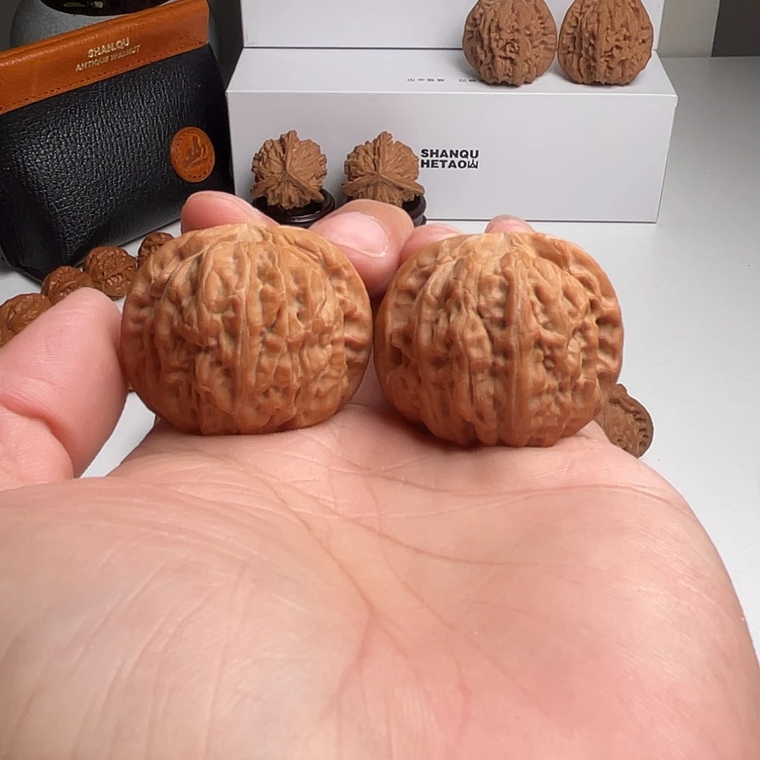 文玩核桃吊坠黑马