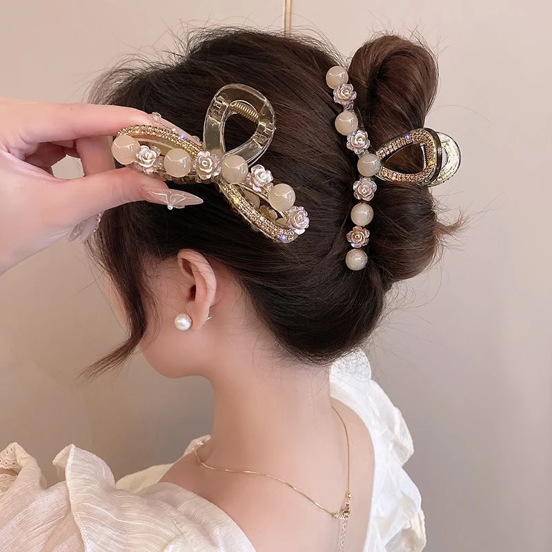 优雅小香风山茶花珠珠抓夹大号发量多女后脑勺高端盘发鲨鱼夹发夹