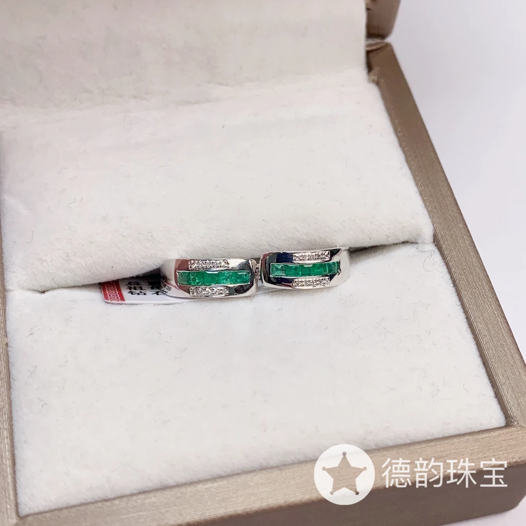 18K金镶嵌祖母绿耳饰