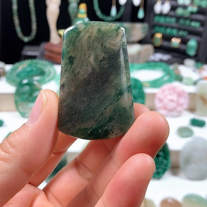 未镶嵌独山玉颈饰