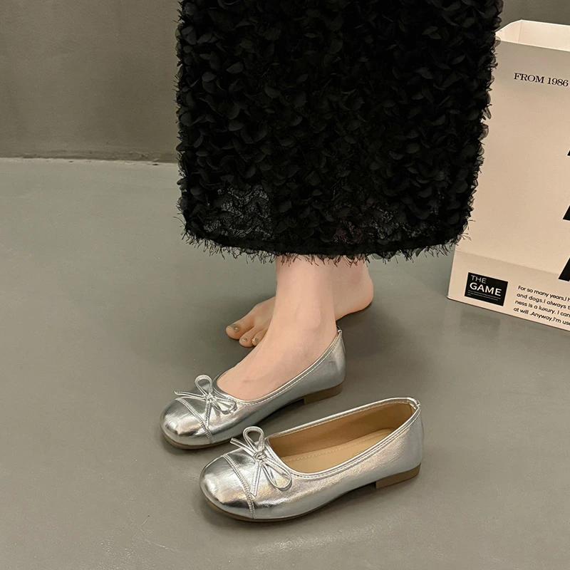 晚风温柔平底单鞋女2025新款软底豆豆鞋法式绝美银色芭蕾鞋配裙子