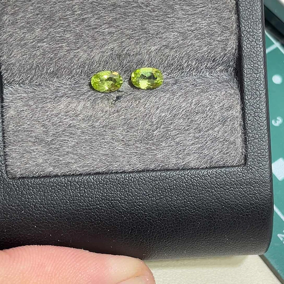 橄榄石未镶嵌笔搁裸石1克拉