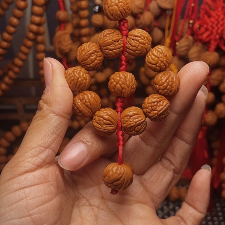 木质类龙纹桃枭挂件