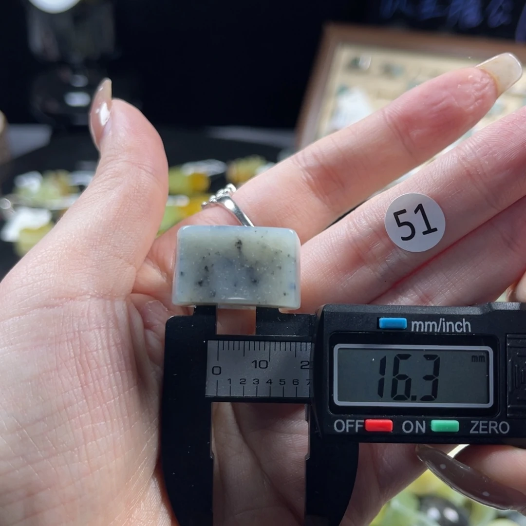 蛇纹石玉未镶嵌戒指
