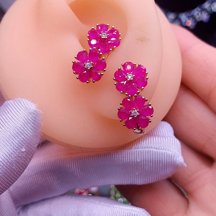 银S925镶嵌红宝石耳饰