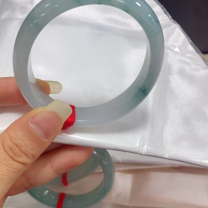 吃***觉定制翡翠未镶嵌53～54能带的贵妃