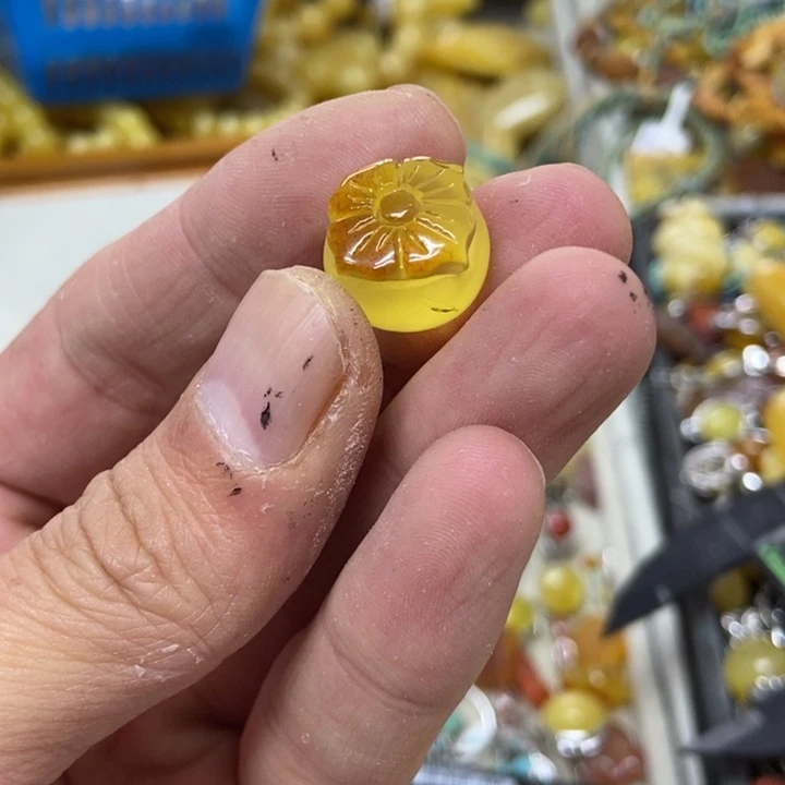 未镶嵌蜜蜡裸石吊坠
