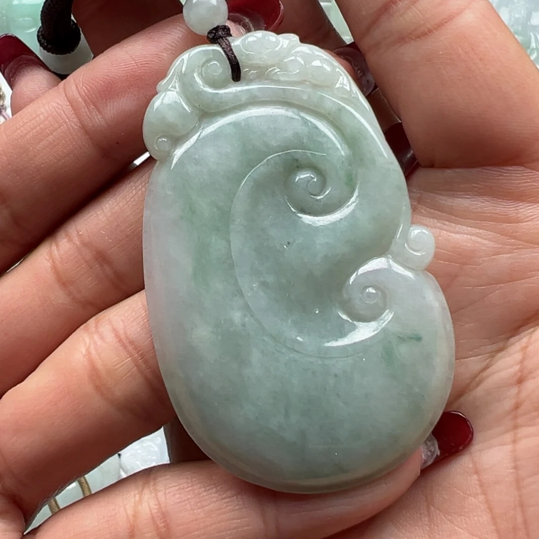 翡翠颈饰未镶嵌如意