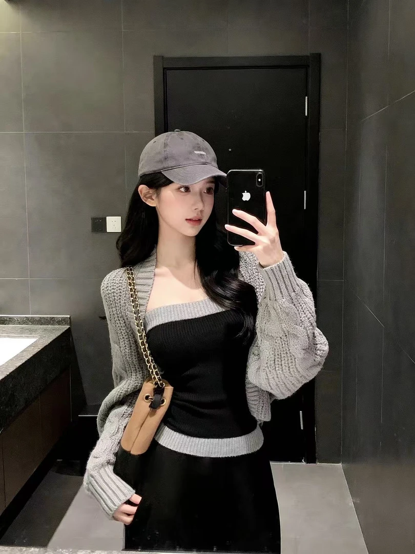 2026秋冬新款韩系撞色高级感毛衣蝙蝠袖针织坎肩内搭抹胸黑色裤子