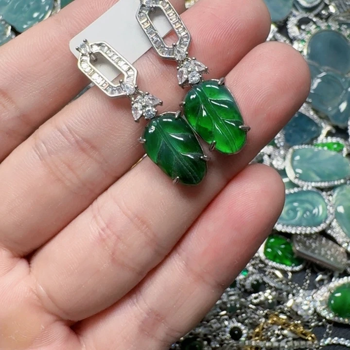 翡翠未镶嵌颈饰天然A货翡翠放漏