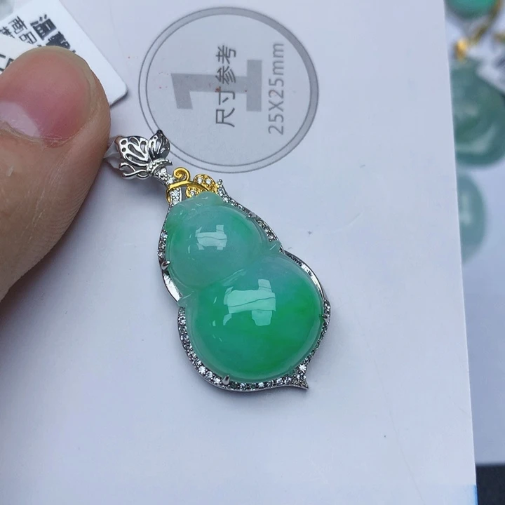 翡翠未镶嵌颈饰九元证书费自理