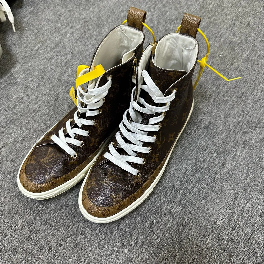 95新 LouisVuitton/路易威登 Stellar高帮时尚板鞋 37.5码/10084