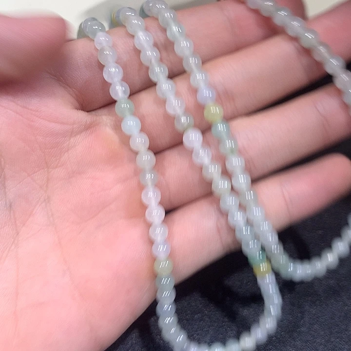 翡翠未镶嵌颈饰。。