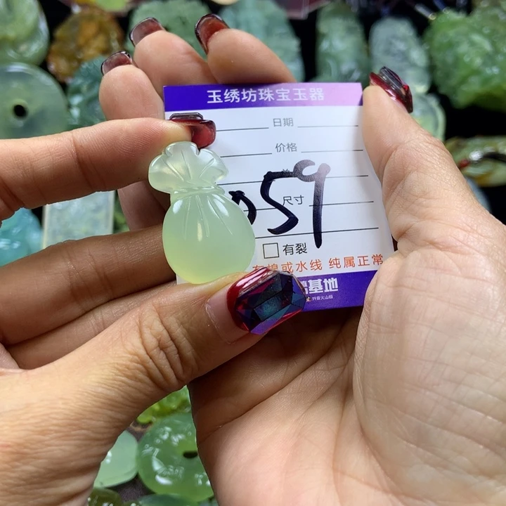 【闪购商品】蛇纹石玉颈饰未镶嵌