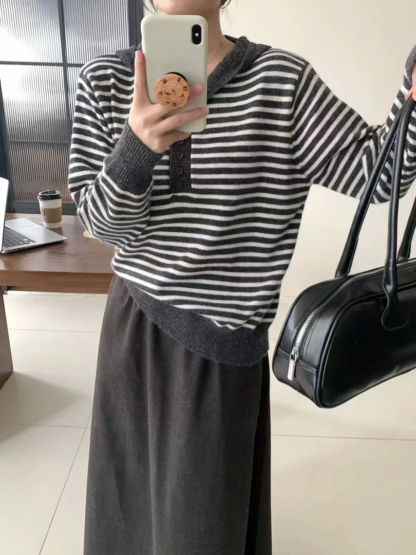 8789冬季新款撞色条纹设计感连帽套头细针织衫上衣女潮