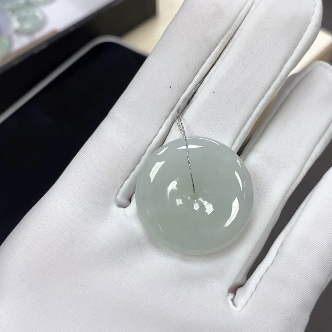 翡翠颈饰未镶嵌平安扣