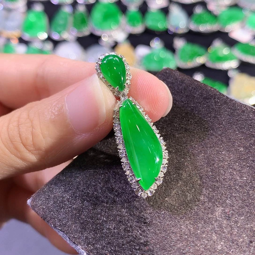 翡翠18K金镶嵌吊坠(赠链)