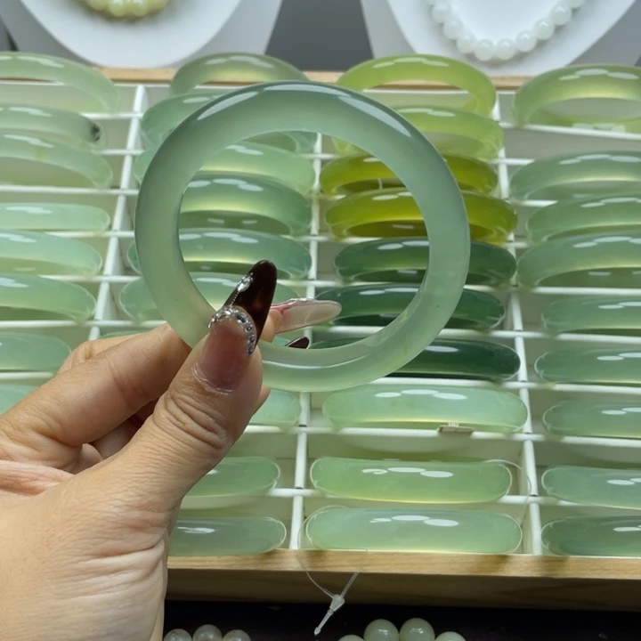 露***露蛇纹石玉未镶嵌手镯