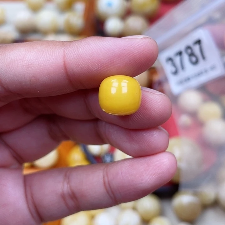 蜜蜡未镶嵌珠宝奇石12