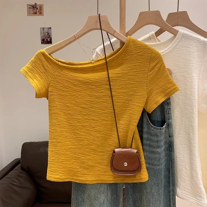 艺等黄色肌理感斜肩短袖t恤女夏季修身显瘦2025爆款露肩减龄上衣