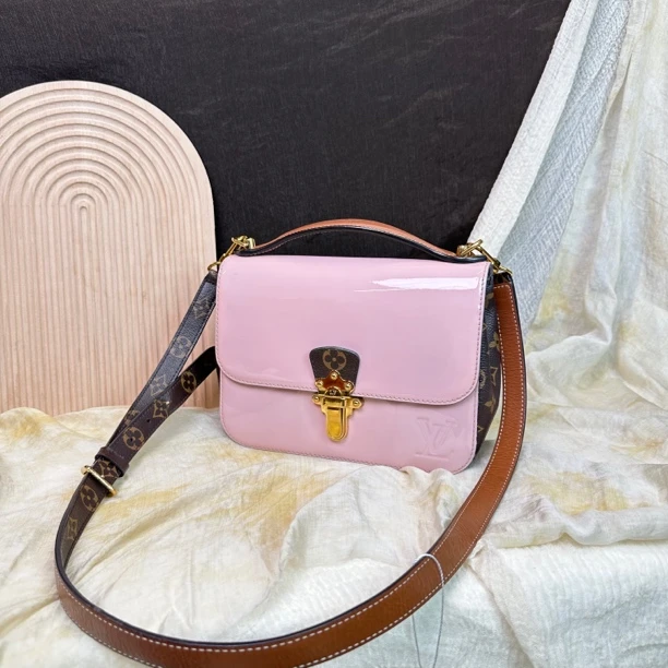 95新 LouisVuitton/路易威登 樱花粉拼老花邮差手提斜挎包