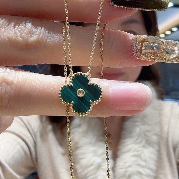 18K金镶嵌钻石项链15mm草K黄