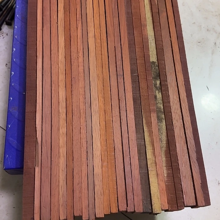 绒质毛料儿红色板条儿