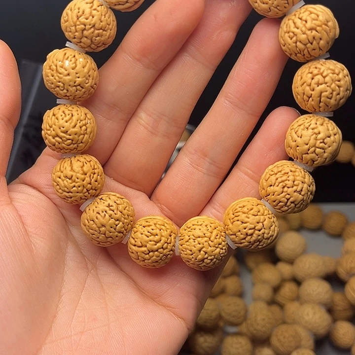 吊坠桃核野生金豆