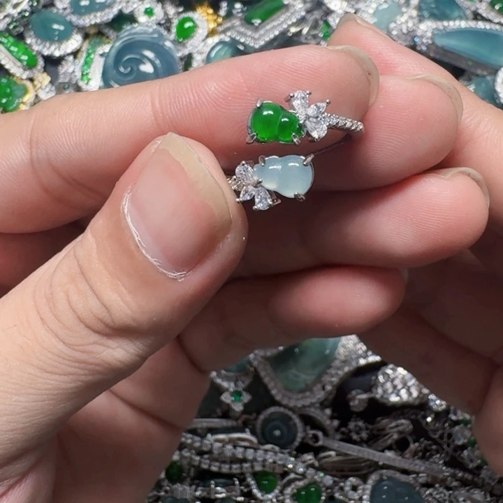 翡翠未镶嵌颈饰天然A货翡翠放漏