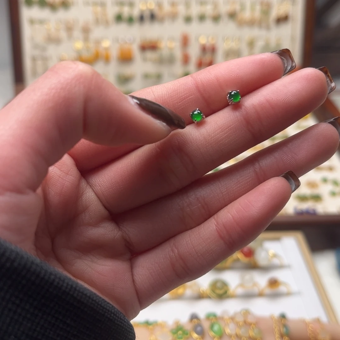 和田玉未镶嵌耳饰