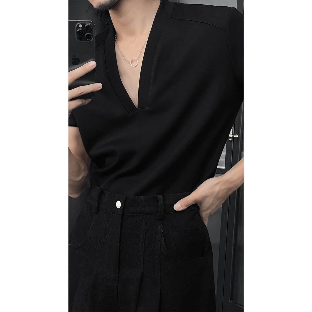 龙叨叨夏季新品简约V领短袖T恤男痞帅小众设计感重磅硬挺感上衣潮