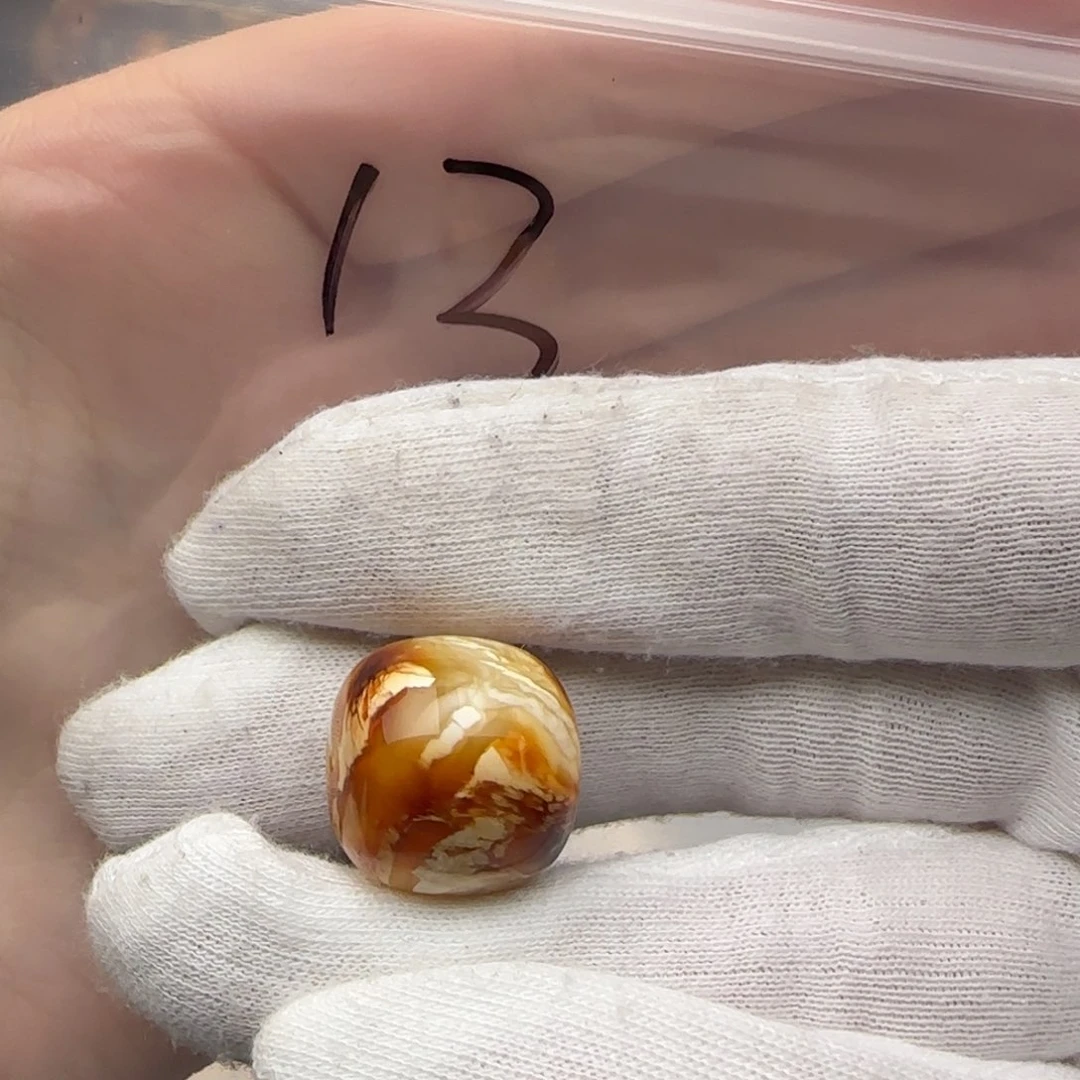 琥珀裸石未镶嵌小*哥琥珀蜜蜡