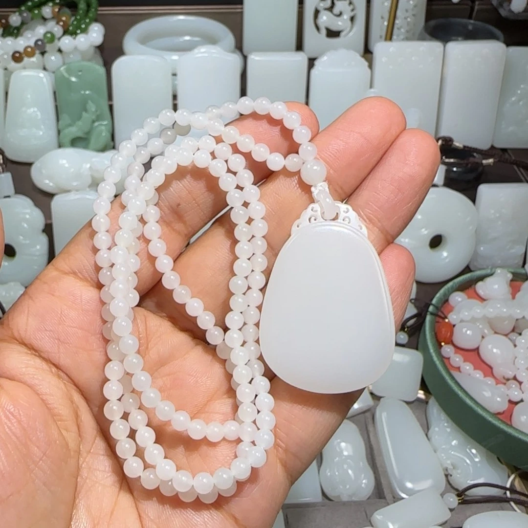 和田玉颈饰未镶嵌