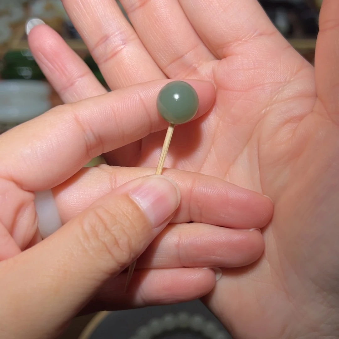 和田玉颈饰未镶嵌梦*，