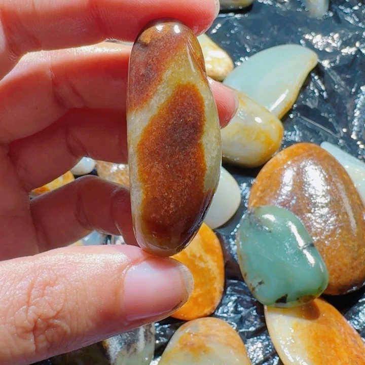 颈饰未镶嵌和田玉（糖玉）26克
