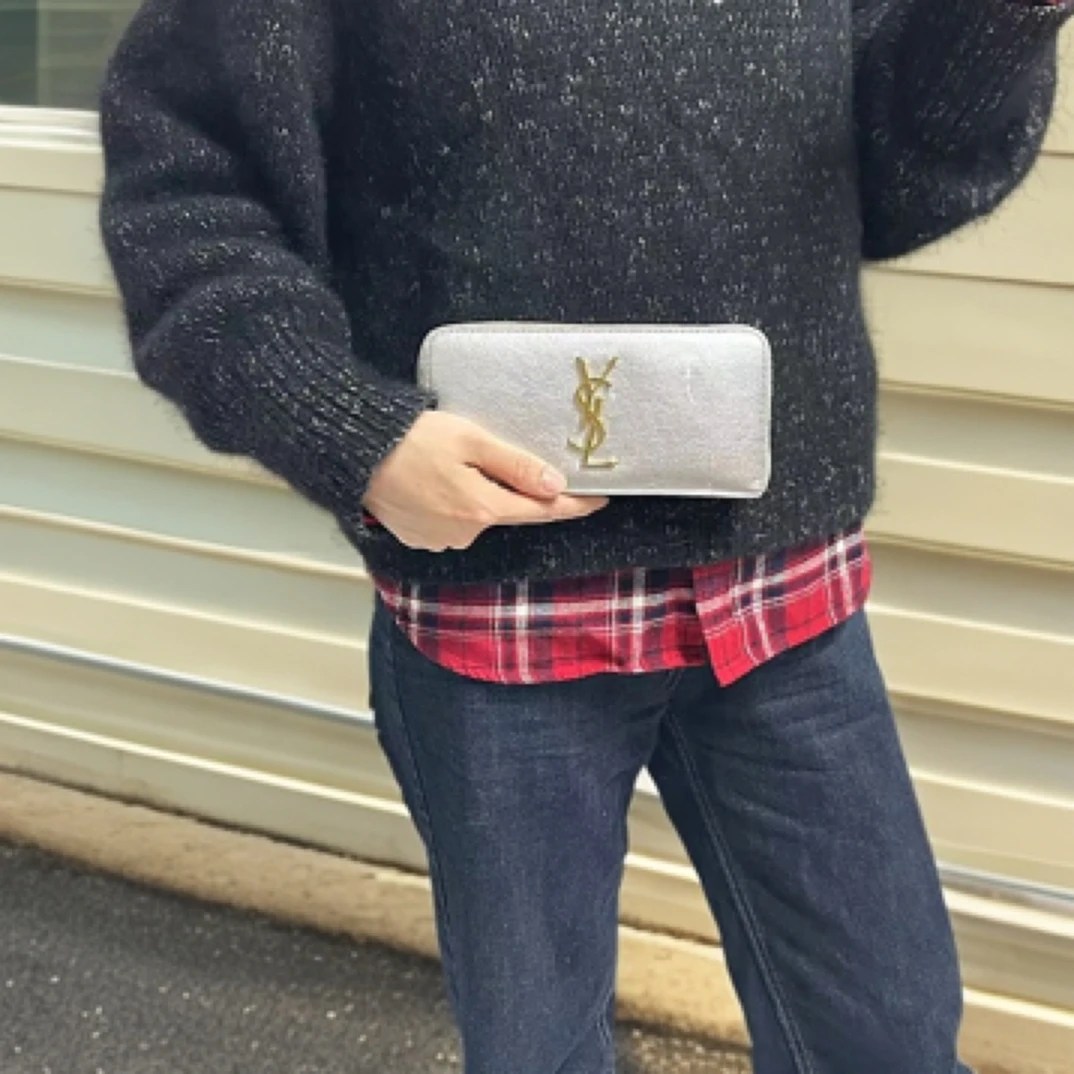 95新 YSL/圣罗兰 YSL银色金扣手拿包轻奢