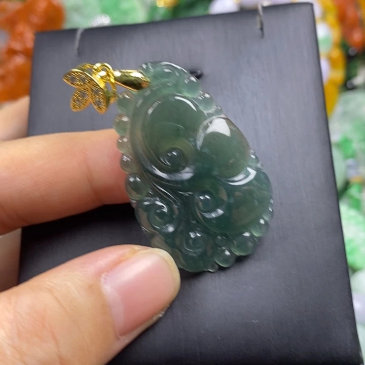 翡翠未镶嵌吊坠(赠链)