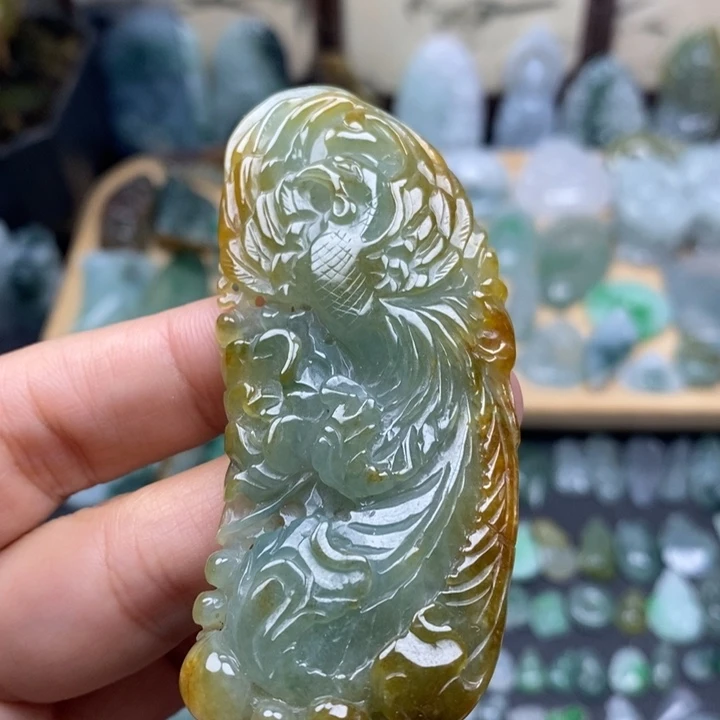 翡翠未镶嵌颈饰凤穿牡丹
