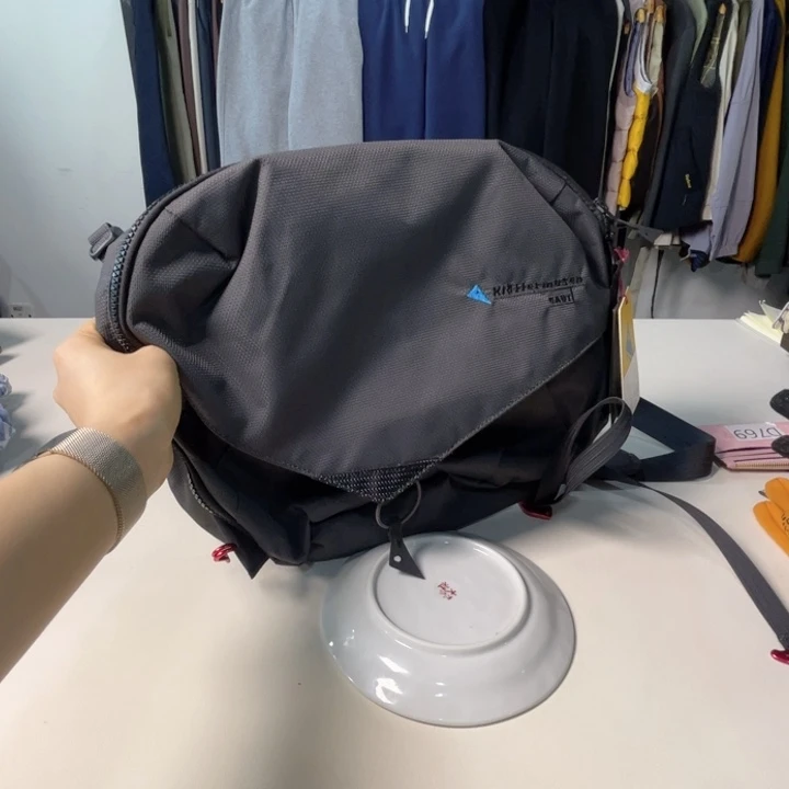 瓷片黑色。。。。。。。。。。。。。。。