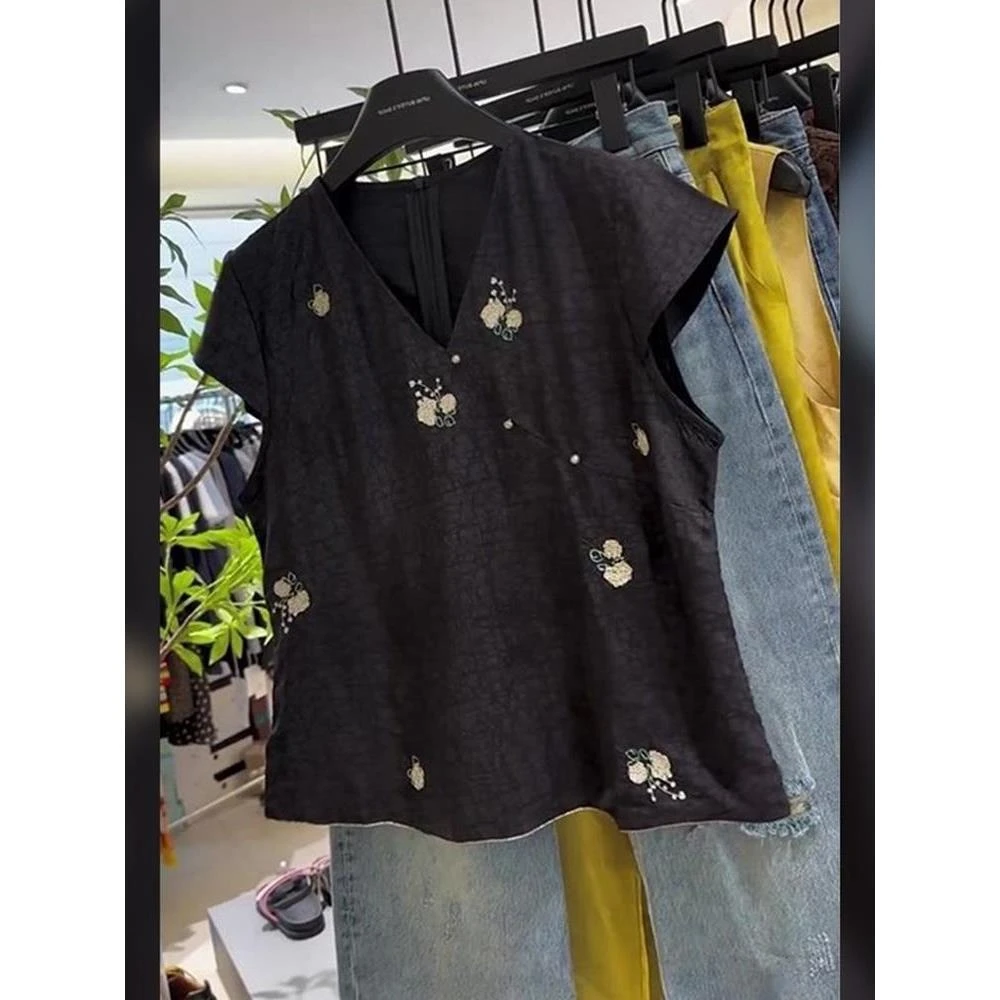 慵懒通勤风黑色V领印花短袖女2025夏新款洋气减龄别致超好看上衣