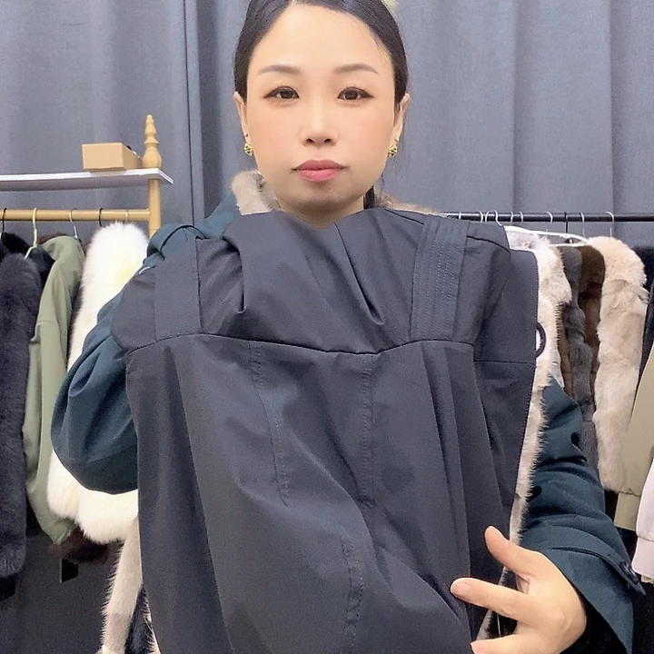 足**J黑色单件长款外套女装